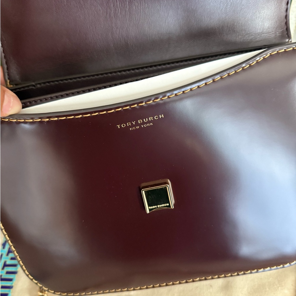 598+! New Tory Burch BRITTEN SMOOTH MEDIUM ADJUSTABLE SHOULDER BAG TEMPRANILLO - Picture 5 of 10